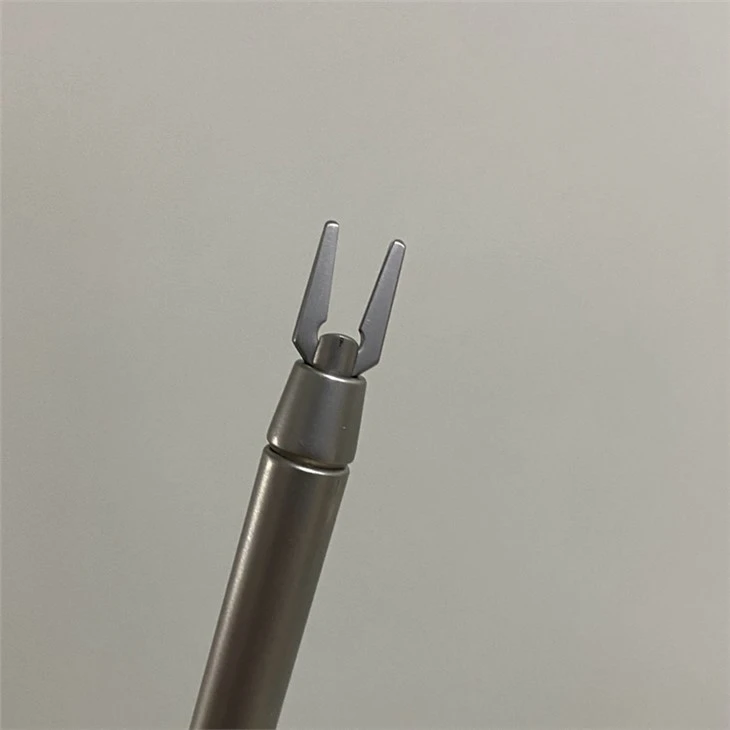 132. Titanium Clip Applicator